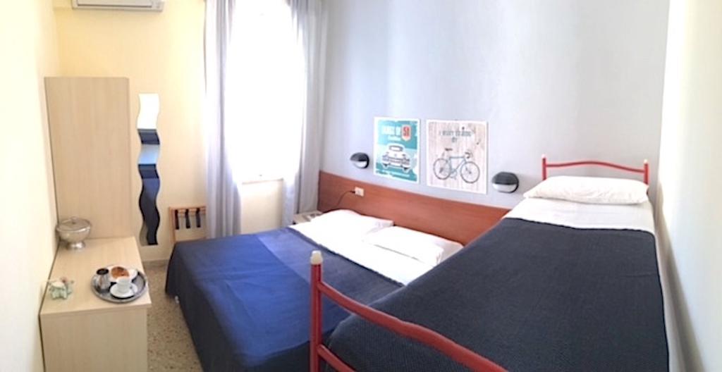 Hotel Byron Solo Per Giovani ริชโชเน ภายนอก รูปภาพ