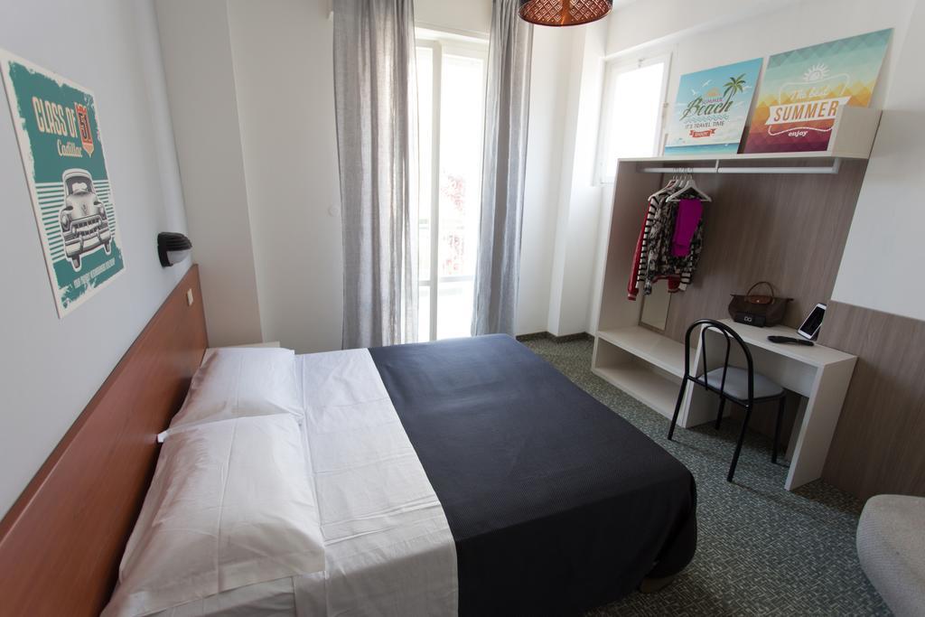 Hotel Byron Solo Per Giovani ริชโชเน ภายนอก รูปภาพ