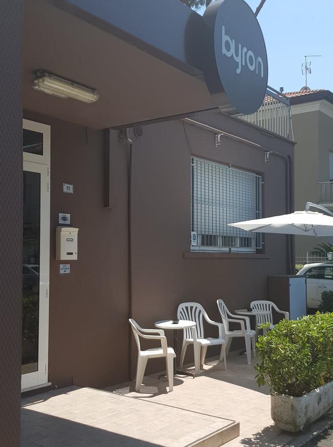 Hotel Byron Solo Per Giovani ริชโชเน ภายนอก รูปภาพ