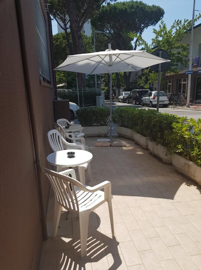Hotel Byron Solo Per Giovani ริชโชเน ภายนอก รูปภาพ