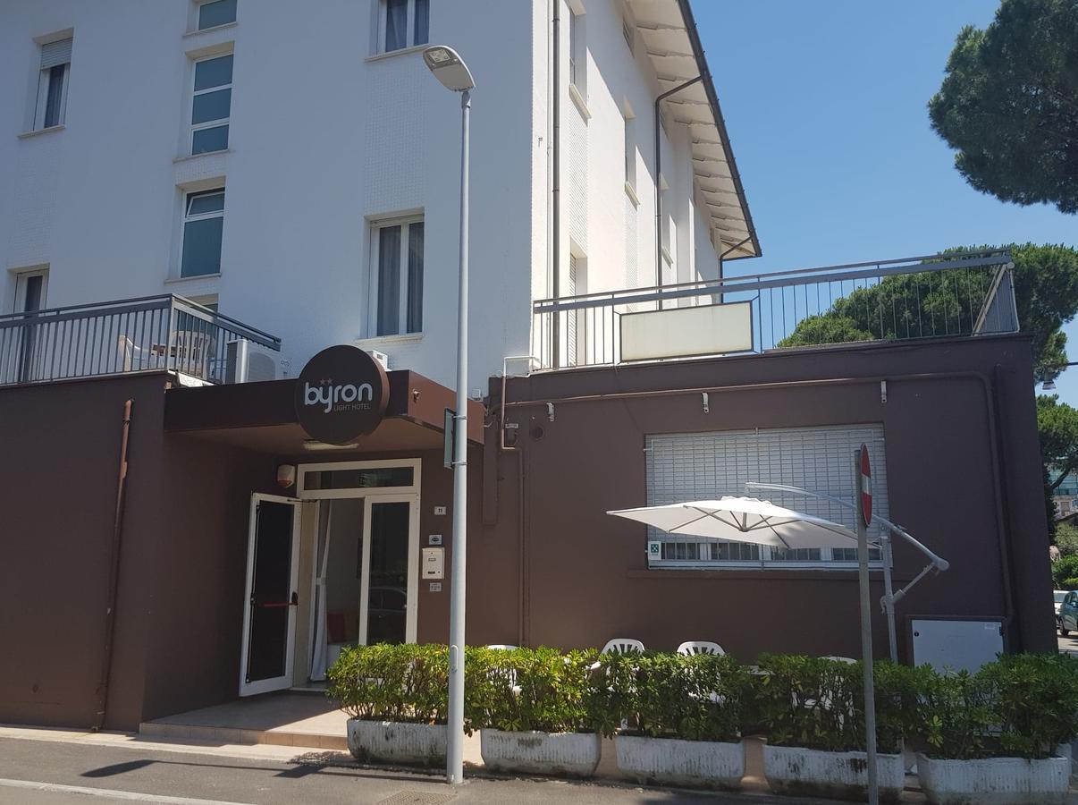 Hotel Byron Solo Per Giovani ริชโชเน ภายนอก รูปภาพ